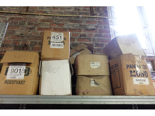 Volledige inhoud rek ijzerwaren - afbeelding 5 van  23