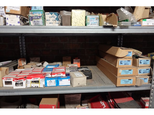 Volledige inhoud rek ijzerwaren - afbeelding 8 van  23