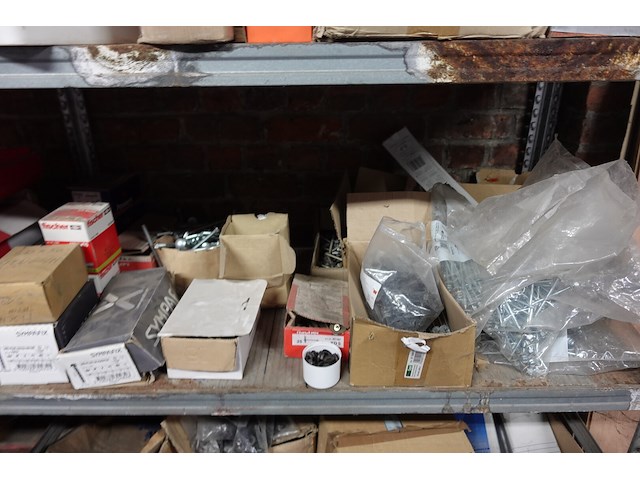 Volledige inhoud rek ijzerwaren - afbeelding 13 van  23