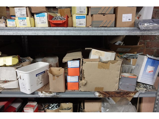 Volledige inhoud rek ijzerwaren - afbeelding 14 van  23