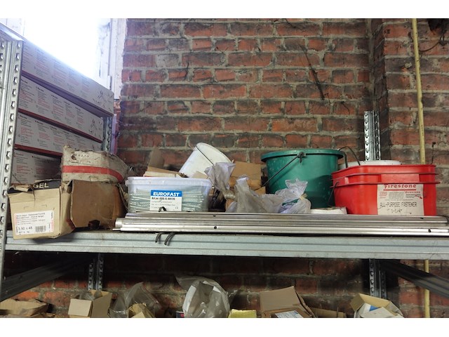 Volledige inhoud rek ijzerwaren - afbeelding 16 van  23