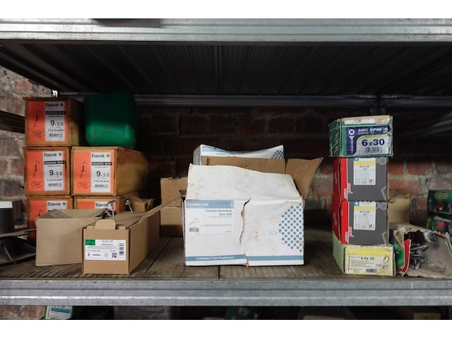 Volledige inhoud rek ijzerwaren - afbeelding 18 van  23