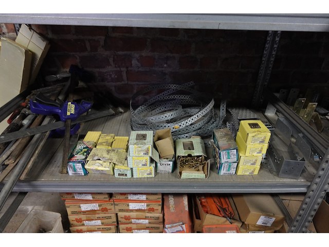 Volledige inhoud rek ijzerwaren - afbeelding 20 van  23