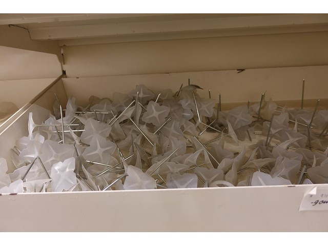 Volledige inhoud rek ijzerwaren - afbeelding 2 van  18