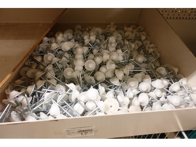 Volledige inhoud rek ijzerwaren - afbeelding 3 van  18