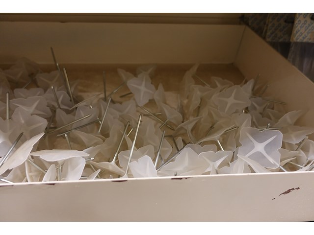 Volledige inhoud rek ijzerwaren - afbeelding 4 van  18