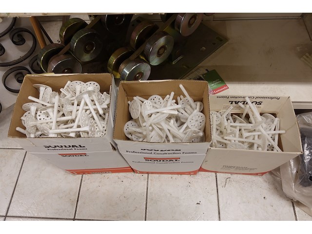 Volledige inhoud rek ijzerwaren - afbeelding 6 van  18