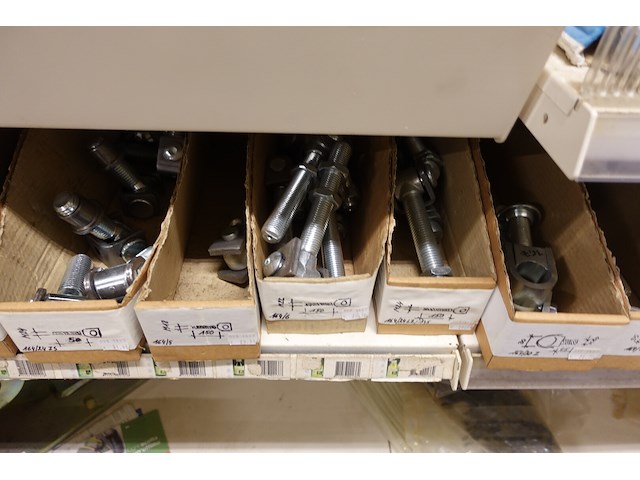 Volledige inhoud rek ijzerwaren - afbeelding 8 van  18