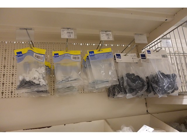 Volledige inhoud rek ijzerwaren - afbeelding 10 van  18