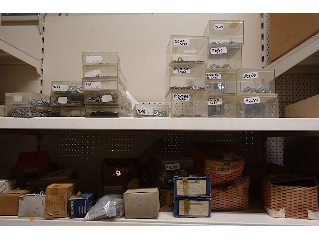 Volledige inhoud rek ijzerwaren - afbeelding 11 van  18