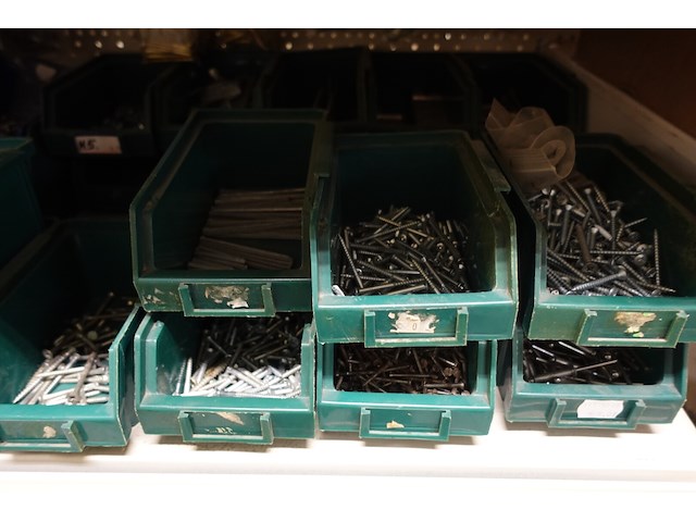 Volledige inhoud rek ijzerwaren - afbeelding 12 van  18