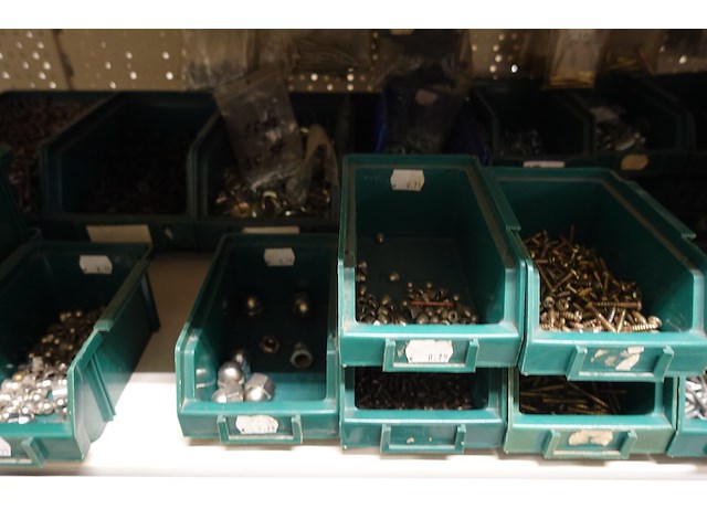 Volledige inhoud rek ijzerwaren - afbeelding 13 van  18