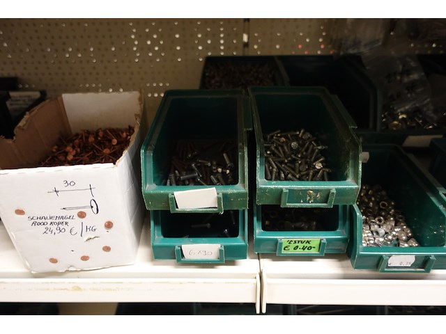 Volledige inhoud rek ijzerwaren - afbeelding 14 van  18