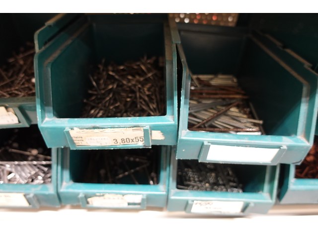 Volledige inhoud rek ijzerwaren - afbeelding 15 van  18