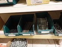 Volledige inhoud rek ijzerwaren - afbeelding 16 van  18