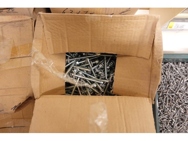 Volledige inhoud rek ijzerwaren - afbeelding 7 van  42