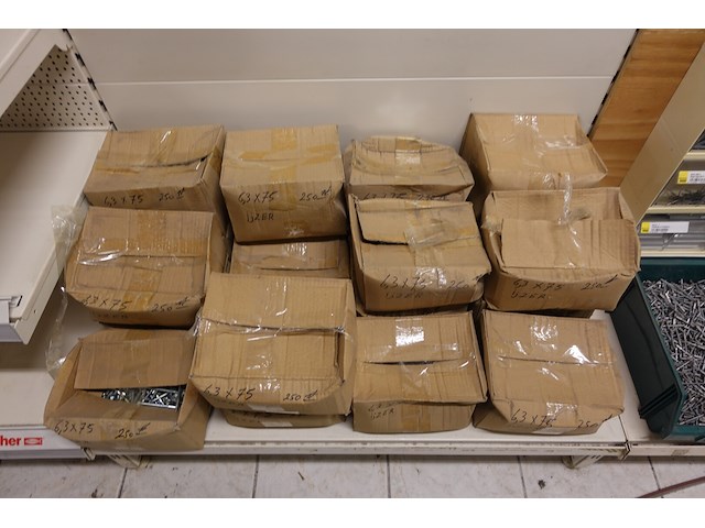 Volledige inhoud rek ijzerwaren - afbeelding 8 van  42