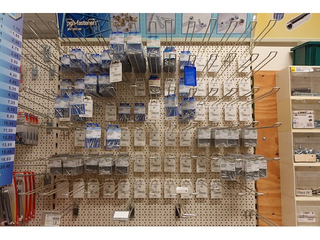 Volledige inhoud rek ijzerwaren - afbeelding 9 van  42