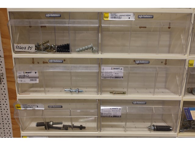 Volledige inhoud rek ijzerwaren - afbeelding 11 van  42