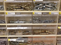 Volledige inhoud rek ijzerwaren - afbeelding 15 van  42