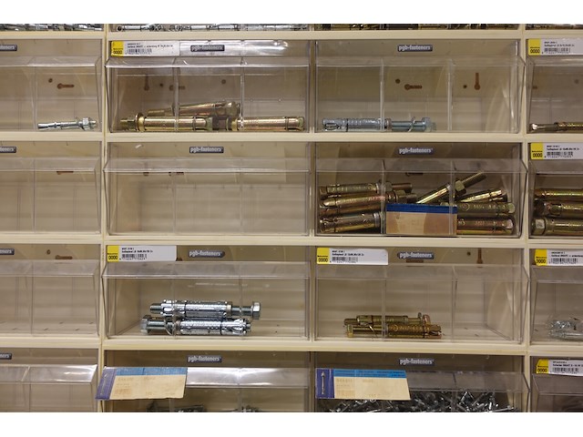 Volledige inhoud rek ijzerwaren - afbeelding 17 van  42