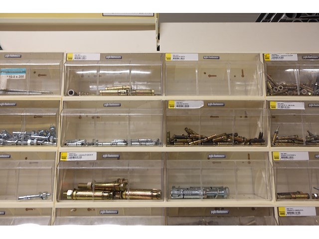 Volledige inhoud rek ijzerwaren - afbeelding 18 van  42