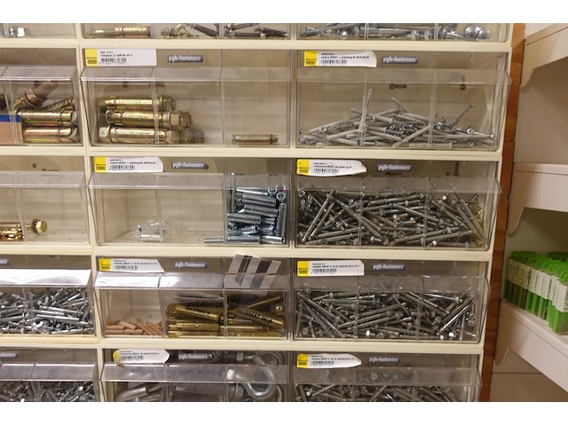 Volledige inhoud rek ijzerwaren - afbeelding 20 van  42