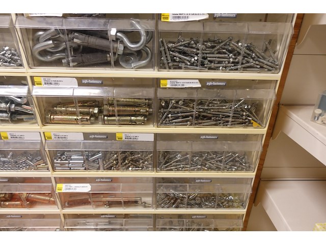 Volledige inhoud rek ijzerwaren - afbeelding 21 van  42