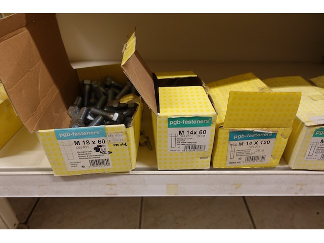 Volledige inhoud rek ijzerwaren - afbeelding 25 van  42