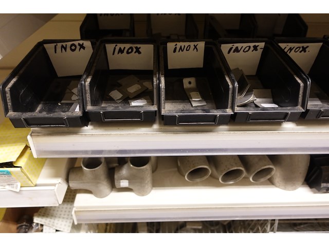 Volledige inhoud rek ijzerwaren - afbeelding 30 van  42