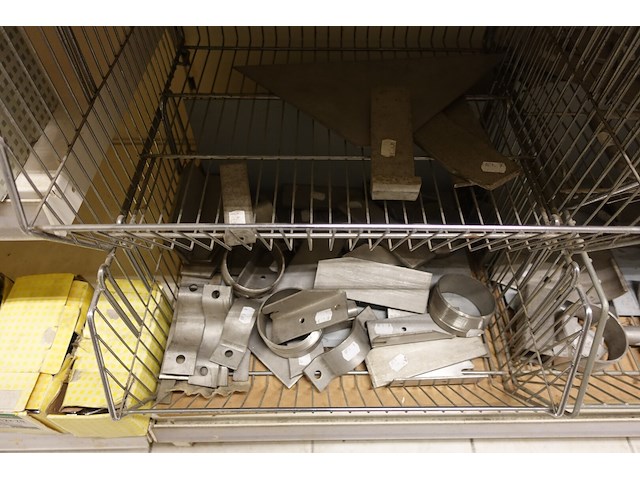 Volledige inhoud rek ijzerwaren - afbeelding 31 van  42