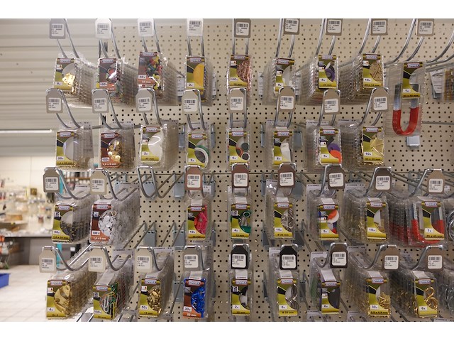 Volledige inhoud rek ijzerwaren - afbeelding 34 van  42