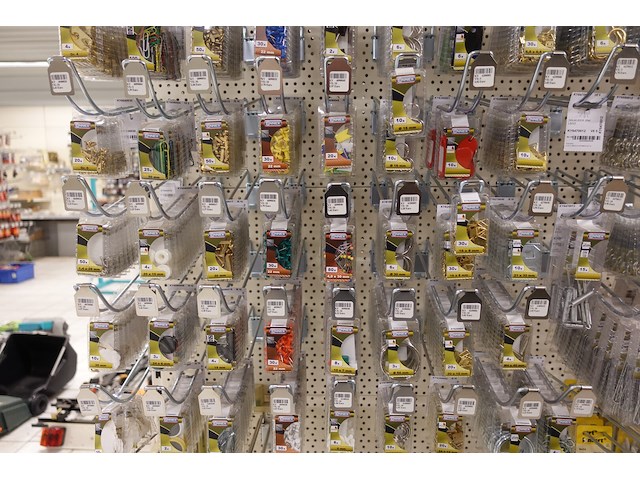 Volledige inhoud rek ijzerwaren - afbeelding 38 van  42