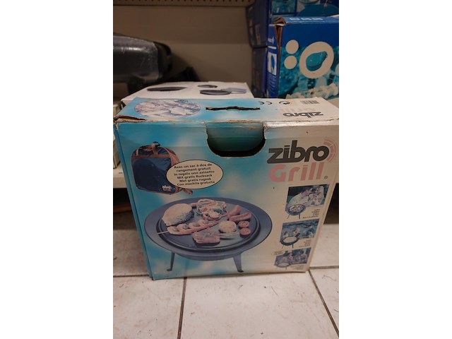 Volledige inhoud rek kampeergerief - afbeelding 4 van  12