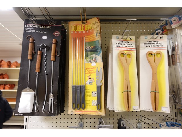 Volledige inhoud rek kampeergerief - afbeelding 5 van  12