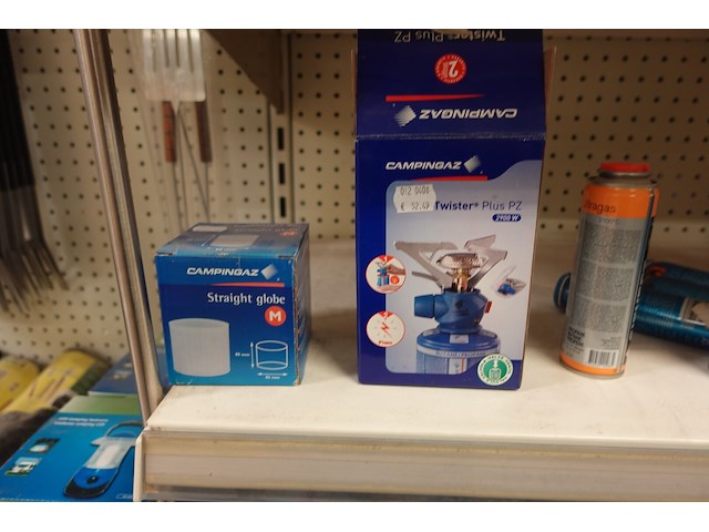 Volledige inhoud rek kampeergerief - afbeelding 8 van  12