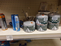 Volledige inhoud rek kampeergerief - afbeelding 10 van  12