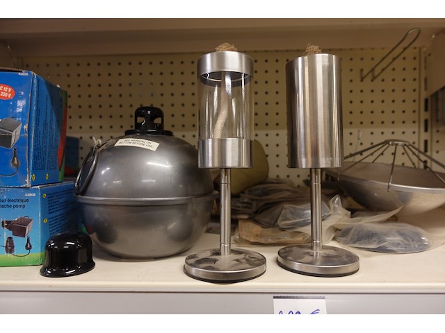 Volledige inhoud rek kampeergerief - afbeelding 11 van  12