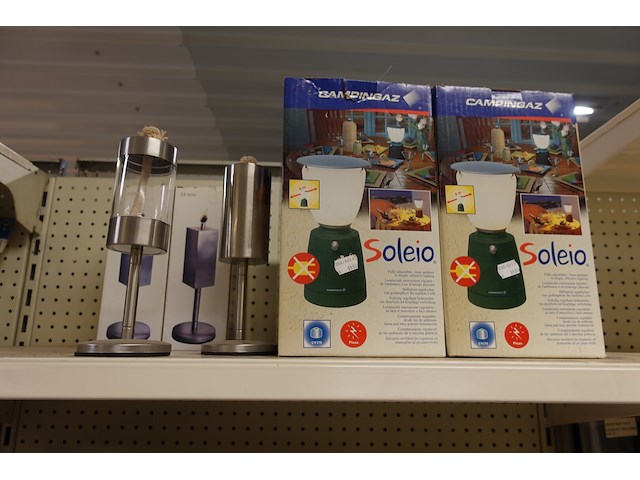 Volledige inhoud rek kampeergerief - afbeelding 12 van  12