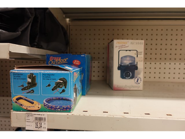 Volledige inhoud rek kampeergerief - afbeelding 5 van  11