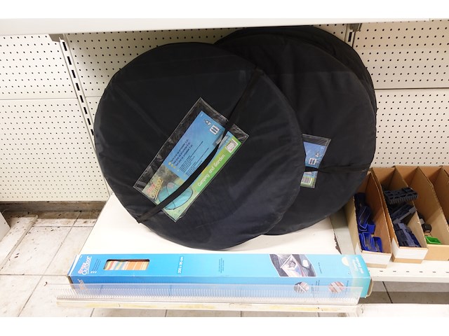 Volledige inhoud rek kampeergerief - afbeelding 11 van  11