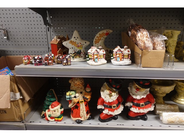 Volledige inhoud rek kerstgerief - afbeelding 5 van  12