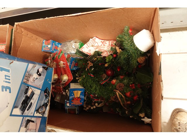 Volledige inhoud rek kerstgerief - afbeelding 9 van  12