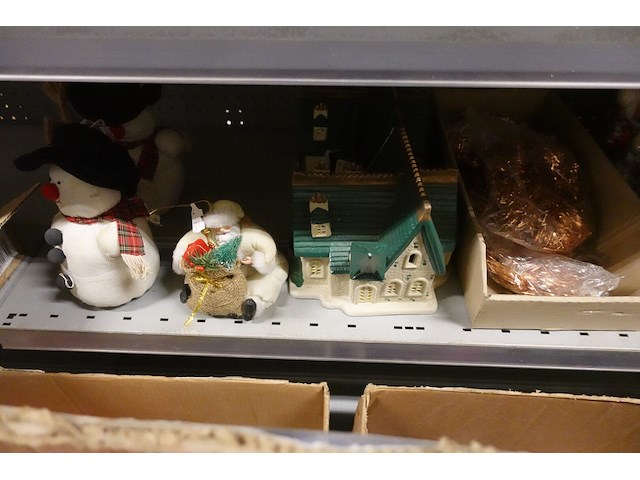 Volledige inhoud rek kerstgerief - afbeelding 11 van  12
