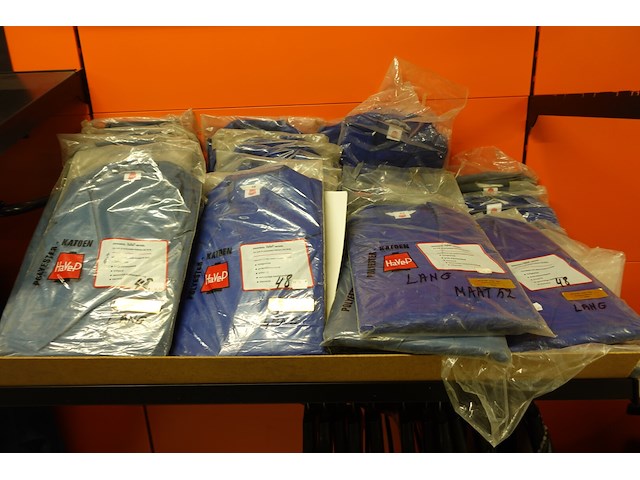 Volledige inhoud rek kledij - afbeelding 5 van  17