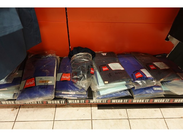 Volledige inhoud rek kledij - afbeelding 6 van  17