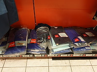 Volledige inhoud rek kledij - afbeelding 6 van  17