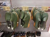 Volledige inhoud rek kledij - afbeelding 10 van  17