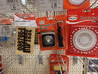 Volledige inhoud rek knutseltoebehoren - afbeelding 4 van  10