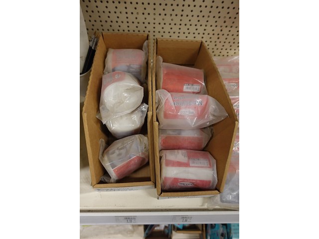 Volledige inhoud rek knutseltoebehoren - afbeelding 8 van  10